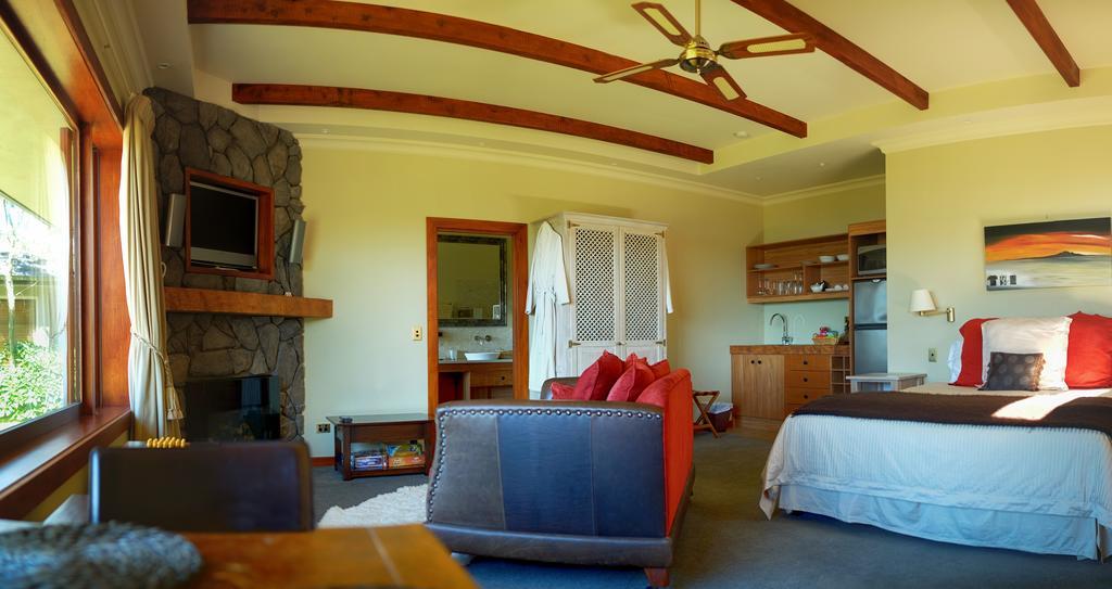 Tauhara Sunrise Lodge Taupo Exterior photo
